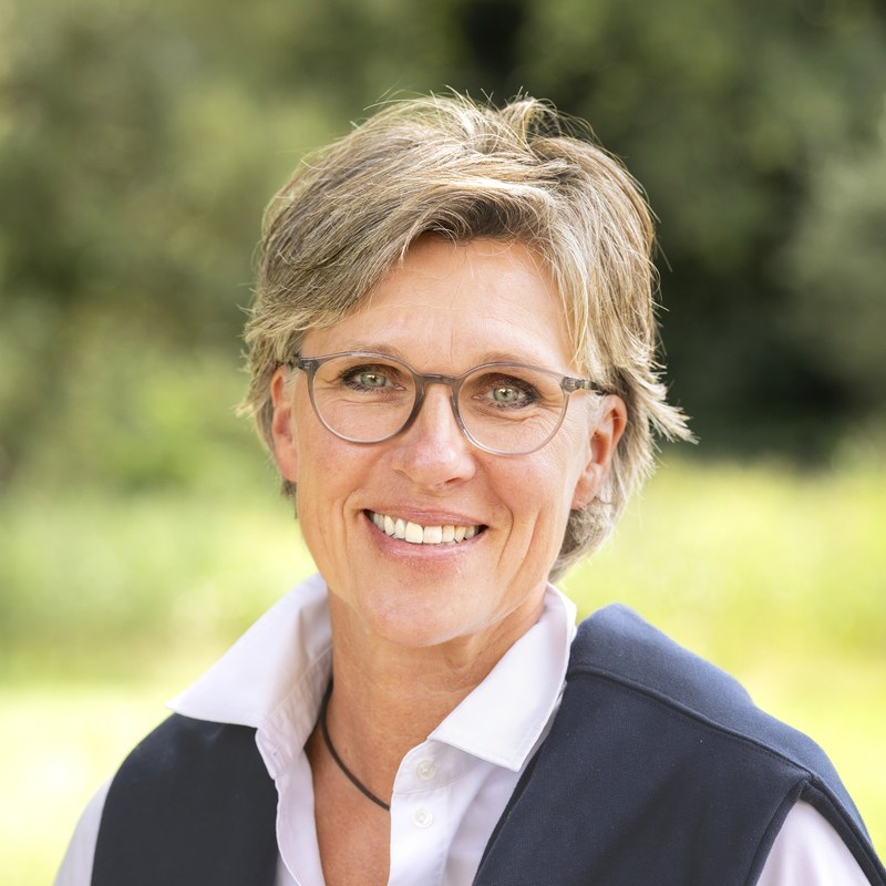 Dunja Schulz-Meinass, Controlling